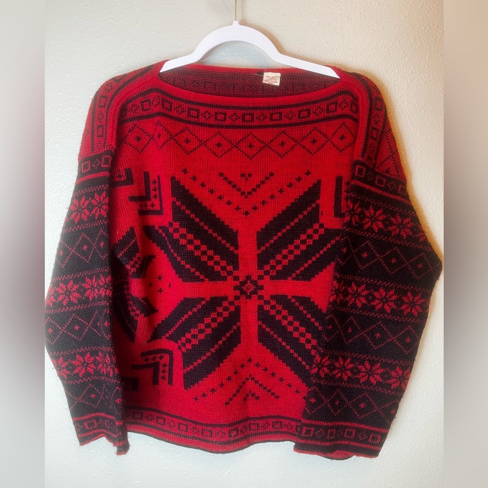 Vintage 100% Wool Made in Italy Red and Black Snowflake Fair Isle Sweater Sz M